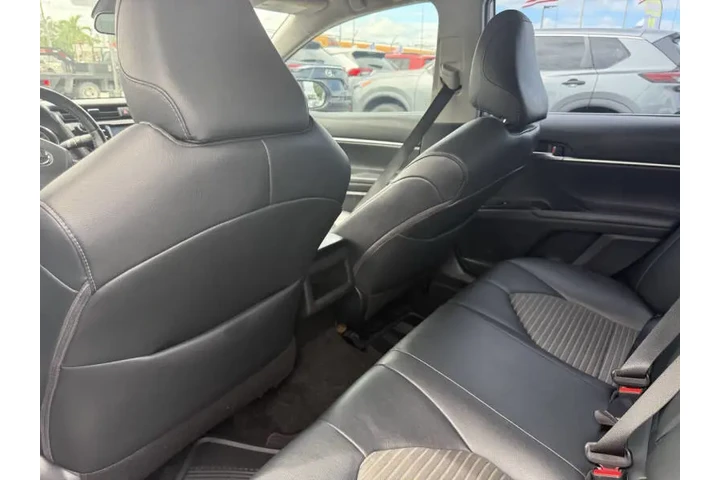 $13800 : 2019 Camry LE image 10