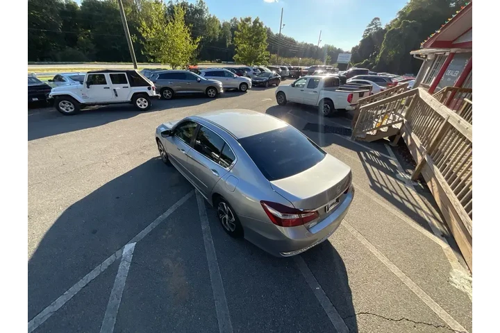 $11760 : Honda Accord 2017 LX 4dr Sed image 10