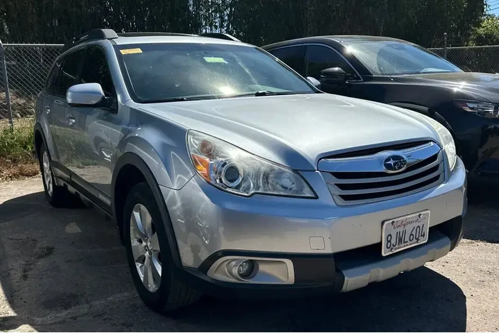 $8994 : Subaru Outback 2012 AWD 3.6R image 2