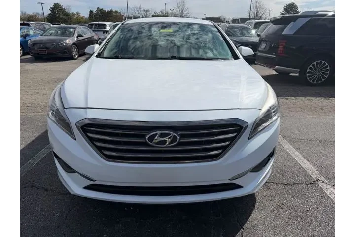 $3566 : Hyundai SONATA 2017 4dr Seda image 2
