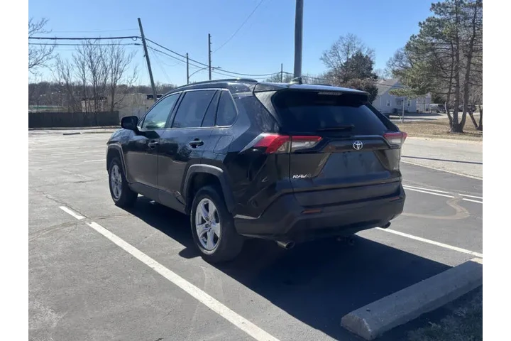 $17999 : 2021 RAV4 XLE image 10