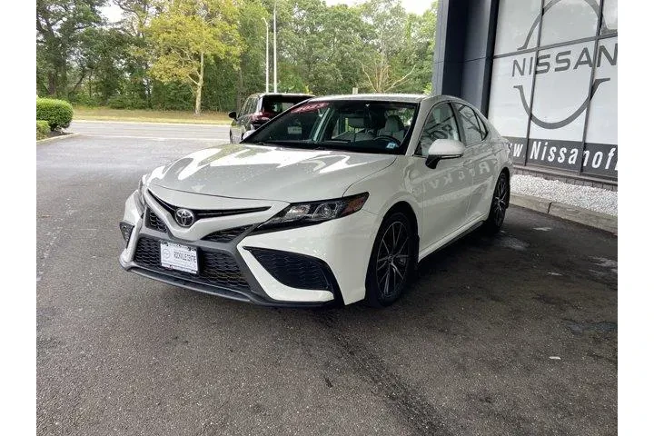 Toyota Camry 2023 AWD SE 4dr image 8