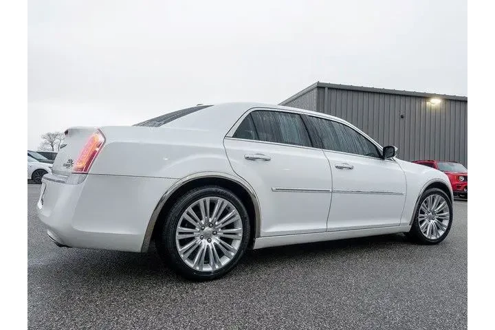 $10980 : Chrysler 300 2011 C 4dr Seda image 9