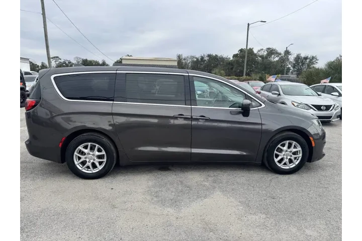 $9497 : 2017 Pacifica LX image 5
