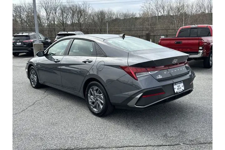 $24687 : Hyundai ELANTRA Hybrid 2025 image 5