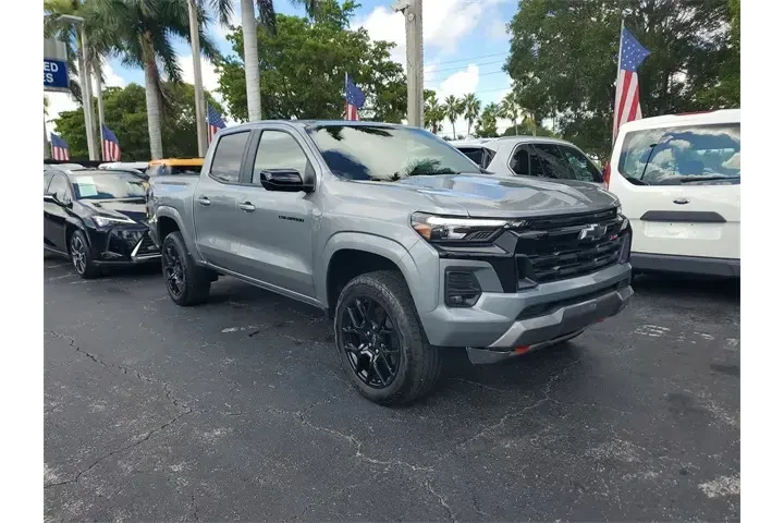 $37990 : Chevrolet Colorado 2024 4x4 image 2
