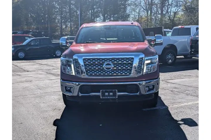 $24050 : Nissan Titan 2018 4x4 S 4dr image 5