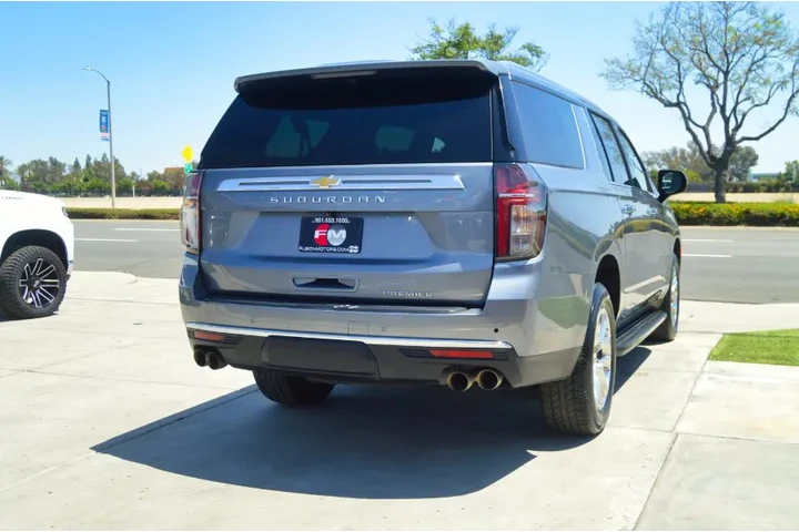 $40995 : Used 2022 Suburban 4WD 4dr Pr image 5