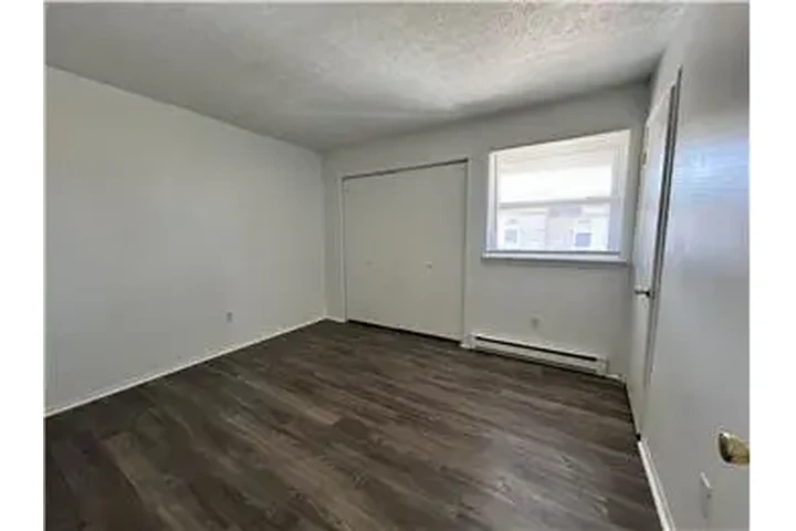 $550 : Rental property with 2 bedro image 9