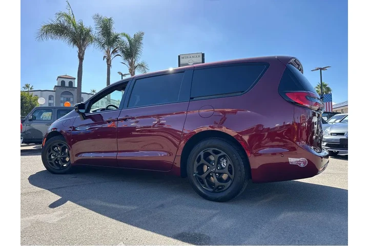 $36777 : 2023 Pacifica Hybrid Limited image 4