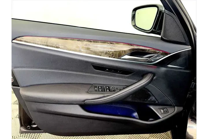 $33943 : BMW 5 Series 2023 AWD 530i x image 6