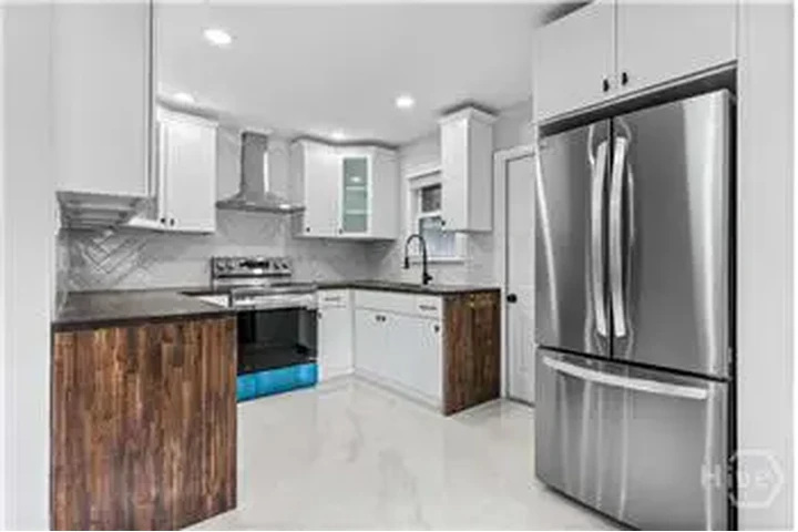 $2000 : Rental property with 3 bedro image 6