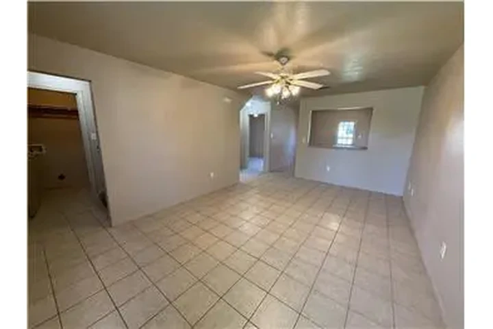 $1175 : Rental property with 3 bedro image 2