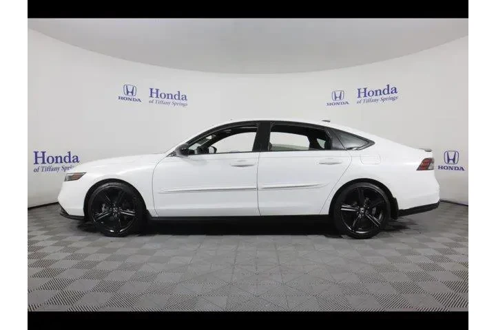 $31875 : Honda Accord Hybrid 2023 Spo image 4