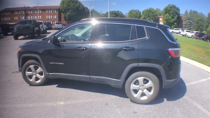 $16000 : PRE-OWNED 2018 JEEP COMPASS L image 6