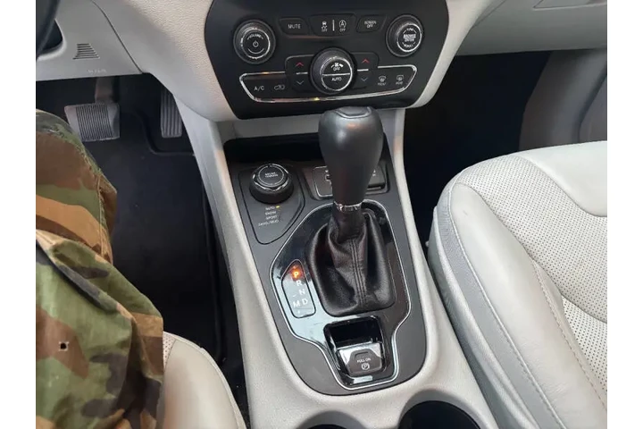 $18000 : 2020 Cherokee Limited image 3