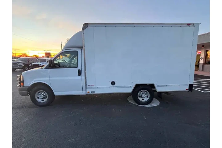 2017 GMC Savana 3500 image 5