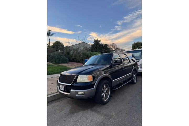 $2950 : Ford expedition 2004 (1 sueño) image 10