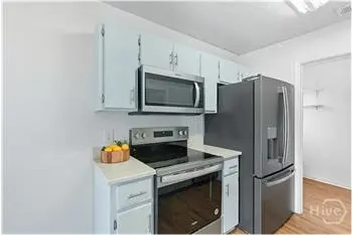 $2000 : Rental property with 3 bedro image 8