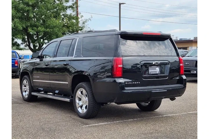 $17950 : 2017 Suburban LT image 8