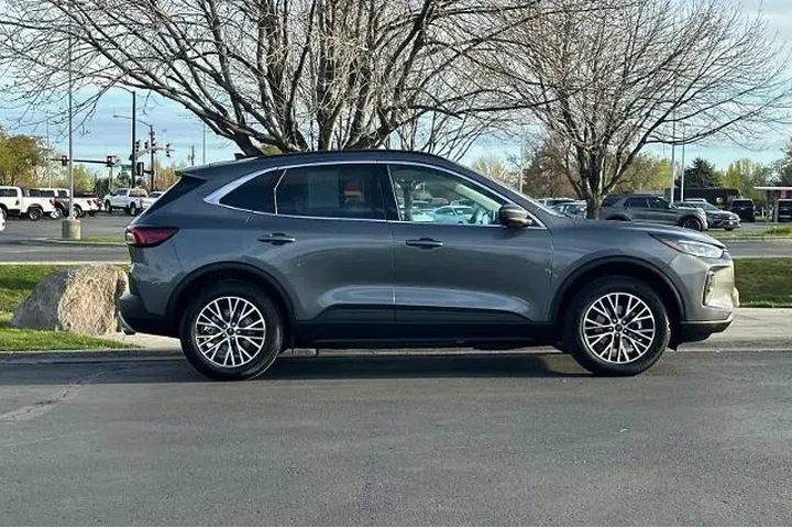 $28995 : Ford Escape Plug-In Hybrid 2 image 8