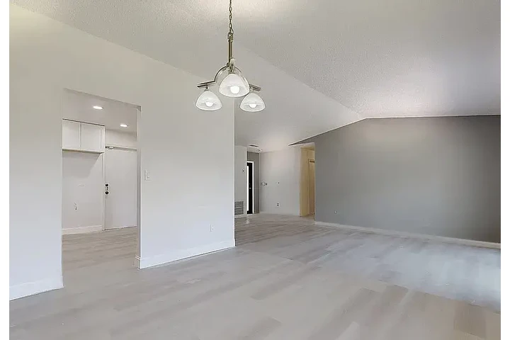 $2000 : HOUSE FOR RENT IN MAIMI FL image 5