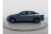 $20398 : Volkswagen Jetta 2024 SE 4dr thumbnail