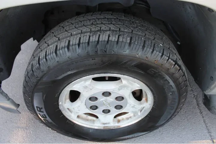 $6995 : 2005 Suburban 1500 LS image 10