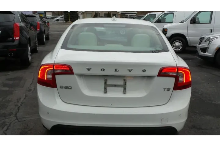 $8900 : 2012 S60 T5 image 9