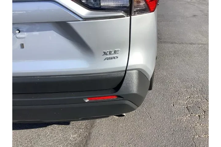 $29500 : Toyota RAV4 2022 AWD XLE Pre image 10