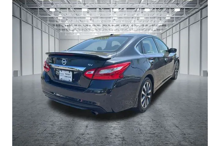 $10097 : Nissan Altima 2017 2.5 SV 4d image 7