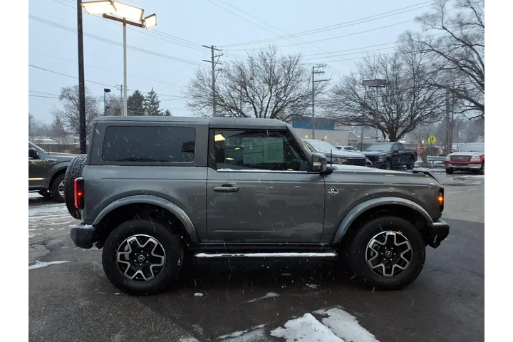 $37826 : Ford Bronco 2022 4x4 Base 2d image 2