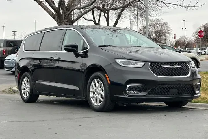 $31995 : Chrysler Pacifica 2024 Touri image 9