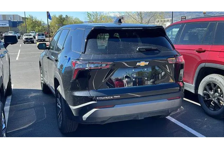 $29984 : Chevrolet Equinox 2025 4x4 L image 2