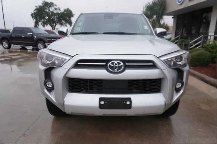 $36988 : Toyota 4Runner 2024 4x4 SR5 image 2