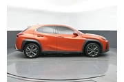 $17526 : Lexus UX 250h 2019 AWD 4dr C thumbnail