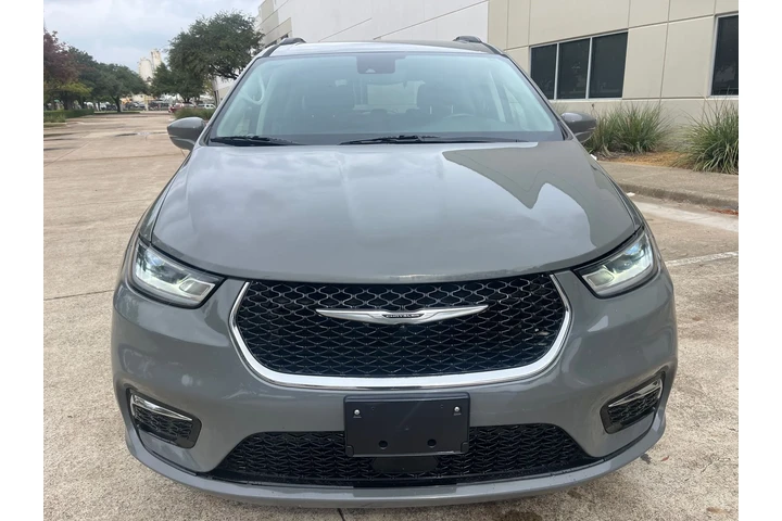 $12990 : 2022 Pacifica Touring L image 3