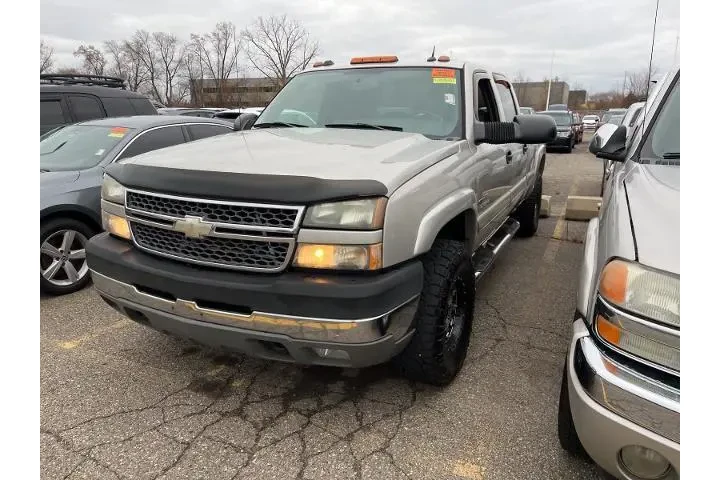 $13500 : Chevrolet Silverado 2500HD 2 image 2