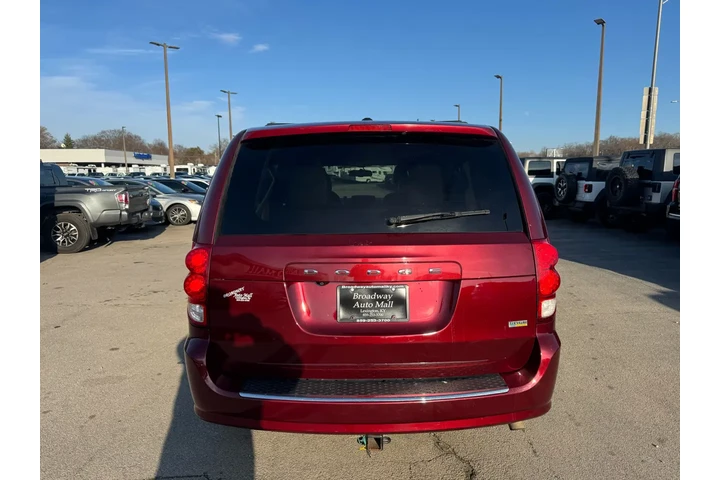 $5980 : 2017 Grand Caravan SXT Wagon image 3