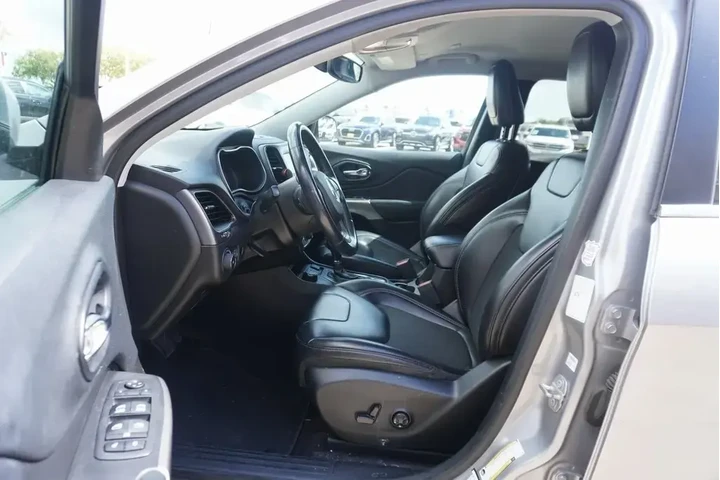 Jeep Cherokee 2019 4x4 Latit image 7