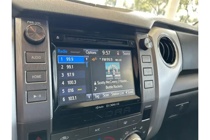 $27504 : Toyota Tundra 2017 4x4 SR5 4 image 7