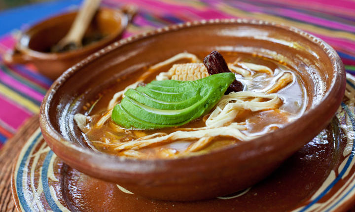Cómo preparar un rico caldo tlalpeño