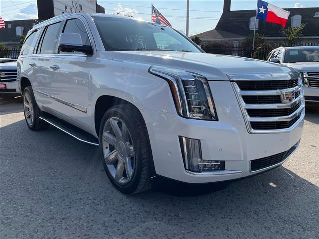 2020 Escalade Luxury image 2