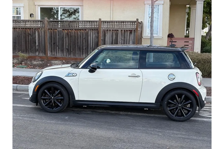 $8988 : 2011 Cooper Hardtop S image 9