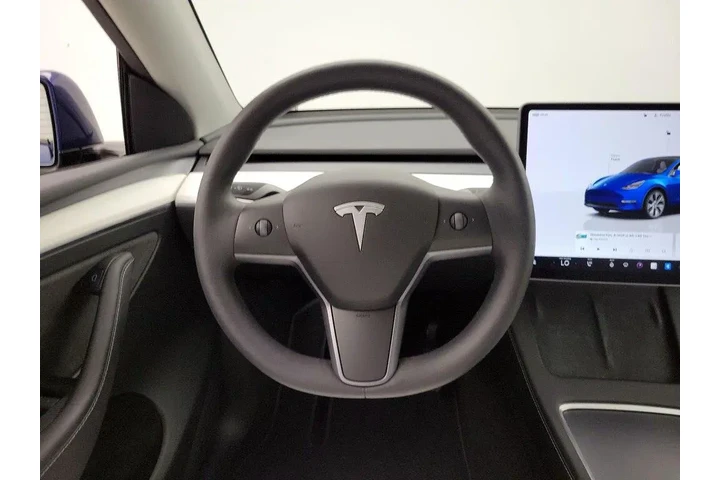 $38998 : Tesla Model Y 2023 AWD Long image 10