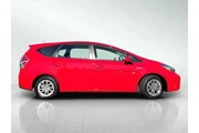 $17246 : Toyota Prius v 2015 Three 4d thumbnail