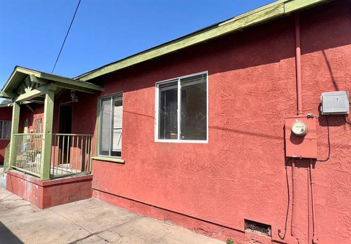 $1690 : This is a HOUSE on the back, image 1