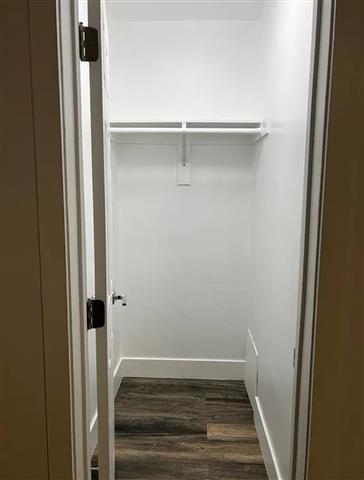 $1300 : 1 Bedroom Apt Available now image 6