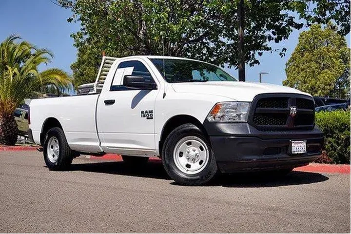 $17998 : Ram 1500 Classic 2022 4x2 Tr image 2