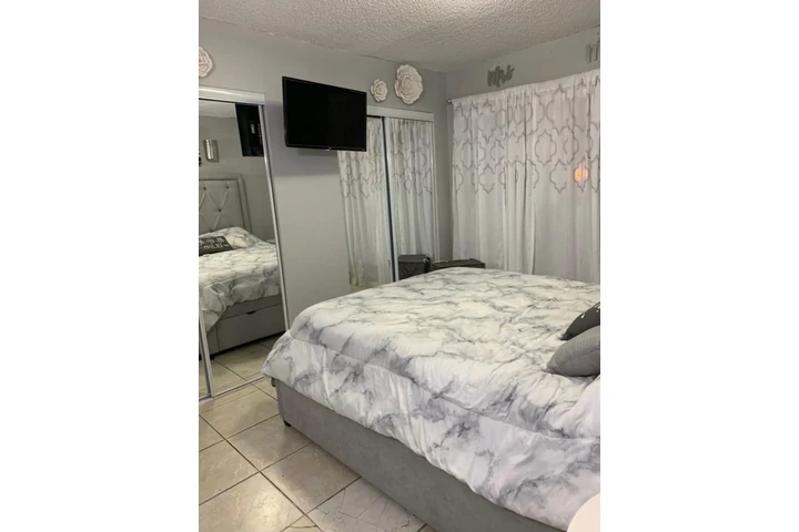 $2100 : GANGA EN HIALEAH image 4